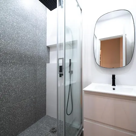 Luxury In Center Apartment