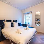 Luxury In Center Апартаменты *