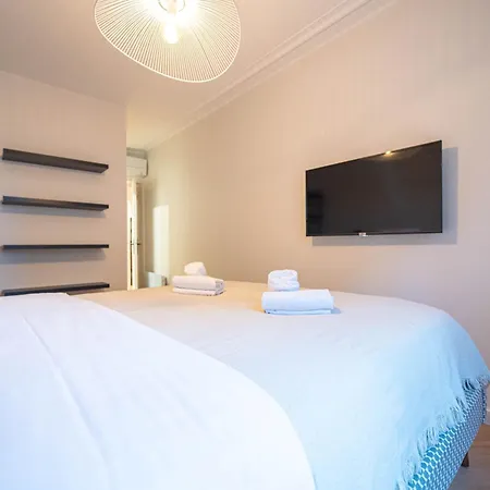 Luxury In Center Apartment *