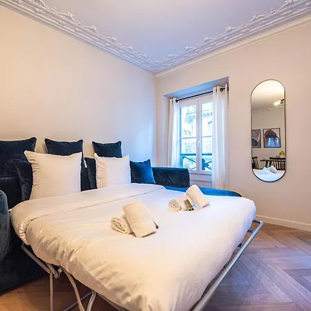 Luxury In Center Apartment *
