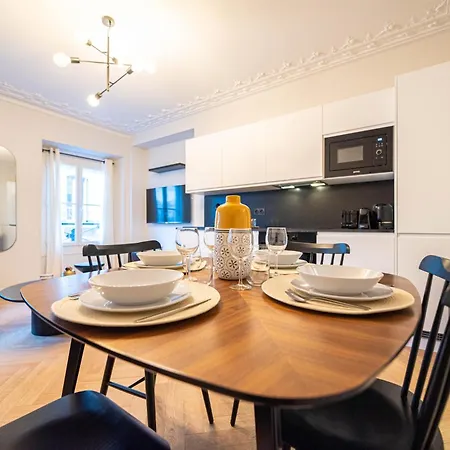 Luxury In Center Apartment Paris