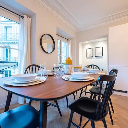 Luxury In Center * باريس